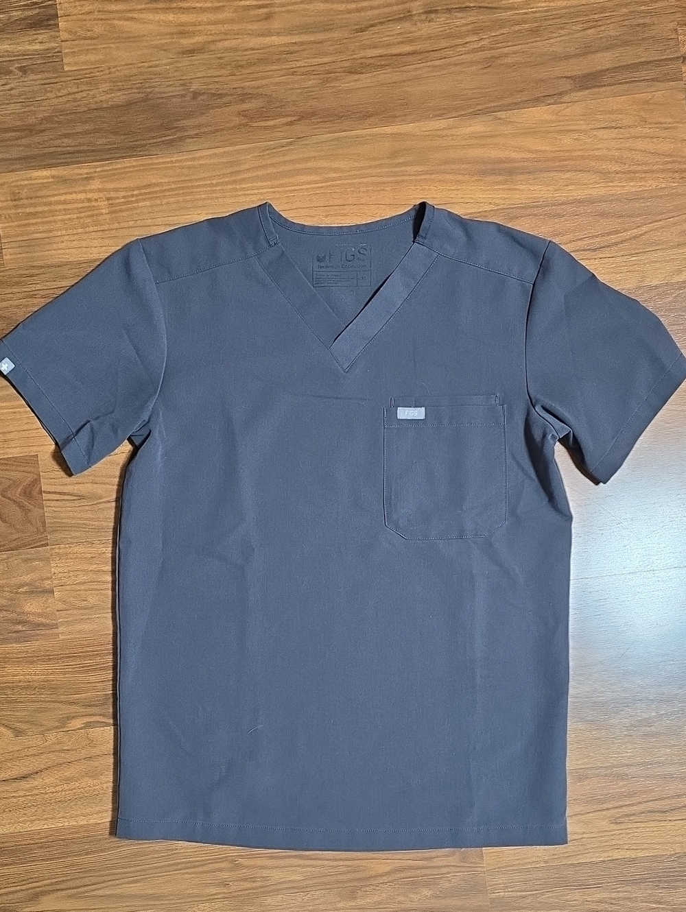 Figs Men's Leon Scrub Top - Charcoal